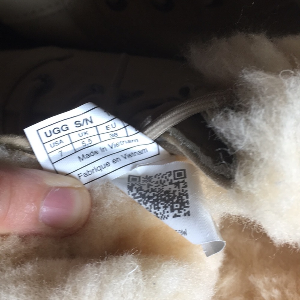 UGG boots authentic - Picture 3 of 8